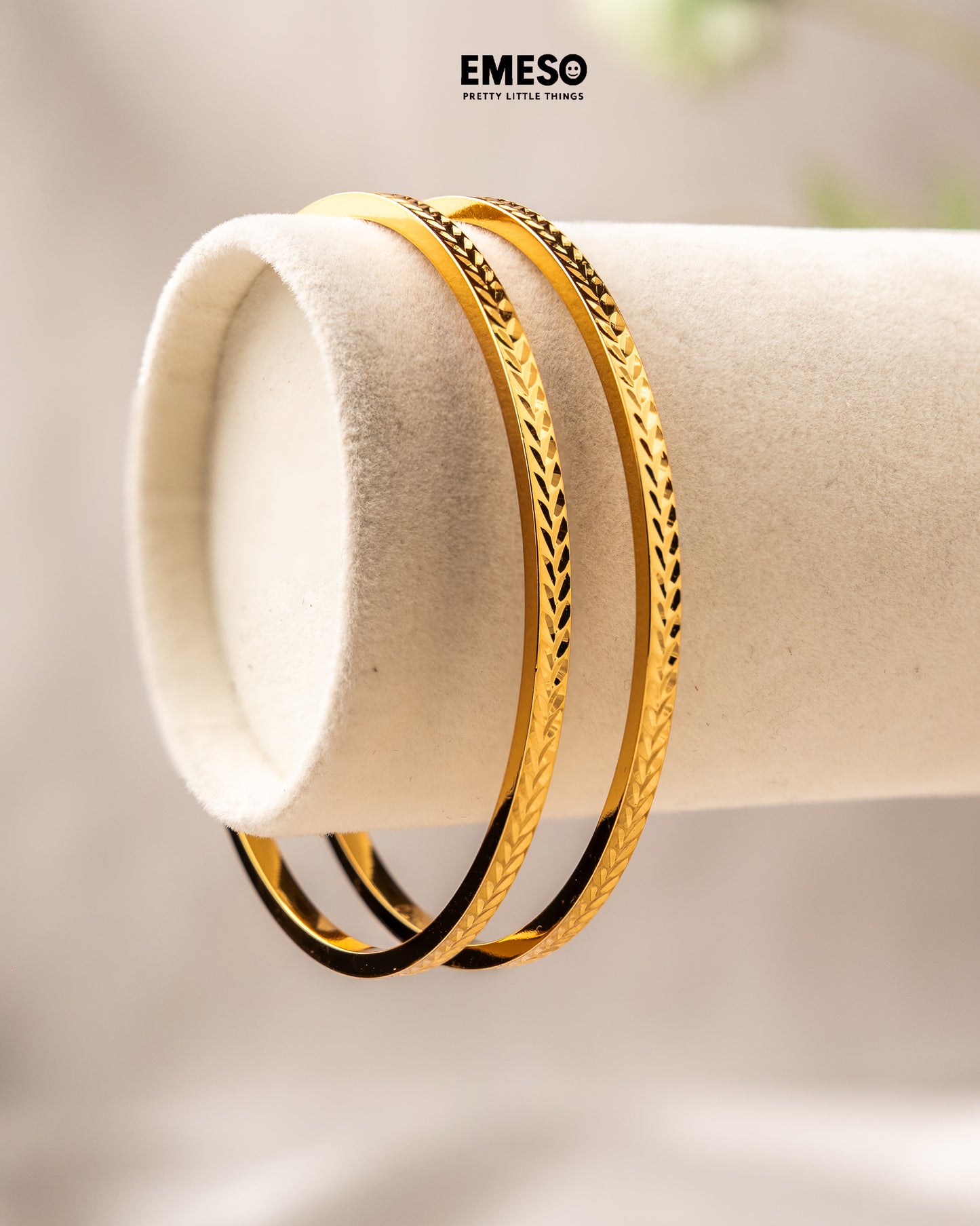 Round Shaped Yellow Gold Bangle